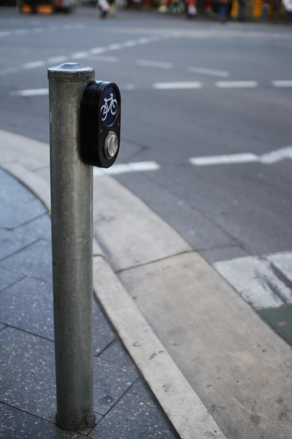 Streets should encourage walking and other active modes of transportation with clear and intuitive street amenities